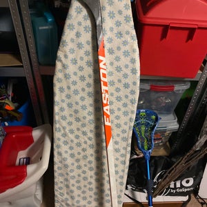 Intermediate Easton Mako Right Handed Hockey Stick P28 (Used)