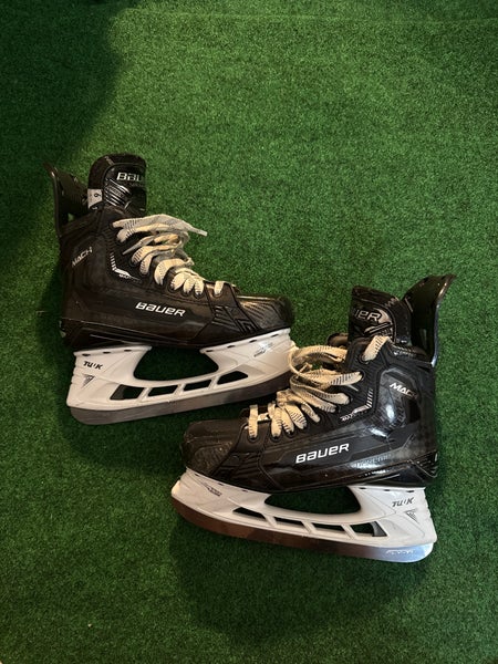 Intermediate Bauer Supreme Mach Hockey Skates | (Fit1) Size 6 (Used)
