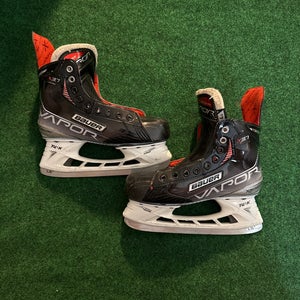 Intermediate Bauer Vapor X3.7 Hockey Skates (Regular) Size 4.5 (Used)