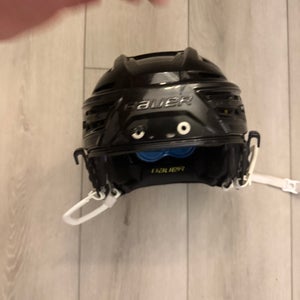 Medium Bauer Re-Akt 150 Helmet (Used)