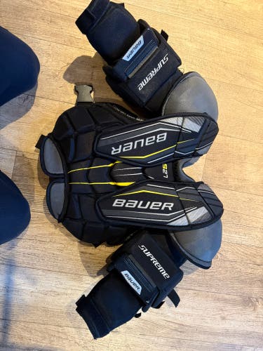Small Bauer Supreme S27 Goalie Chest Protector (Used)