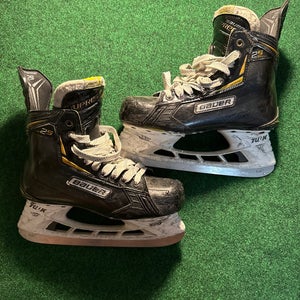 Senior Bauer Supreme 2S Hockey Skates (Regular) Size 8 (Used)