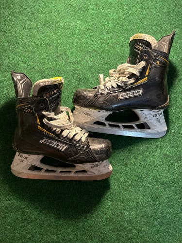 Senior Bauer Supreme 2S Hockey Skates (Regular) Size 8 (Used)