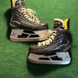 Intermediate Bauer Supreme Ignite Pro+ Hockey Skates (Fit 2) Size 6 (Used)