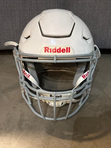 Medium Youth Riddell SpeedFlex Helmet (Used)