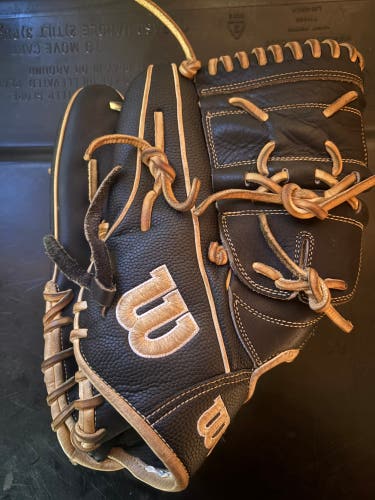 Wilson A2000 B2 LH Pitcher's Baseball Glove 12" (Used)