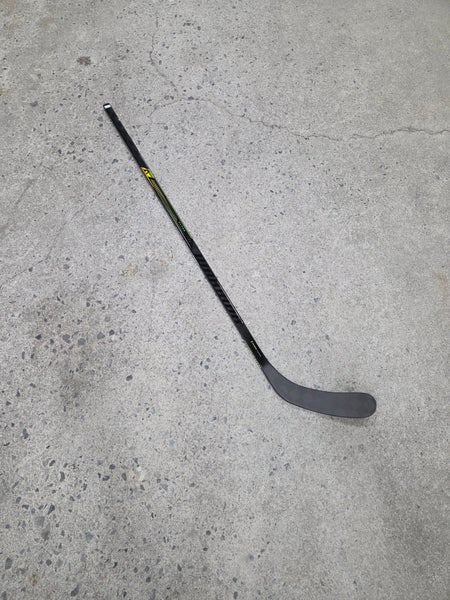 Junior Warrior Alpha LX3 Pro Right Hand Hockey Stick W03 20 Flex