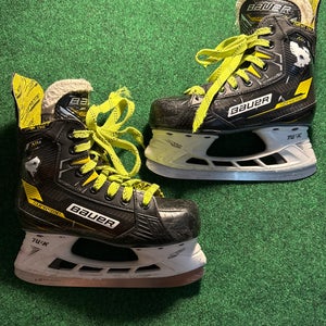 Junior Bauer Supreme M4 Hockey Skates (Regular) Size 3 (Used)