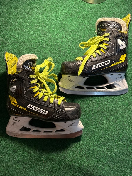 Junior Bauer Supreme M4 Hockey Skates (Regular) Size 3 (Used)
