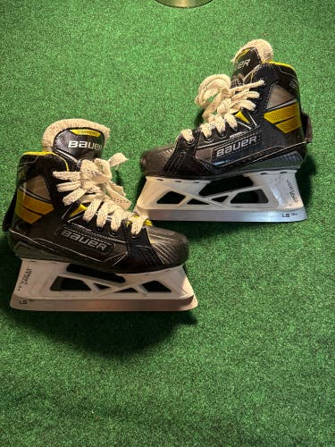 Junior Bauer Supreme 3S Hockey Goalie Skates (Regular) Size 1 (Used)