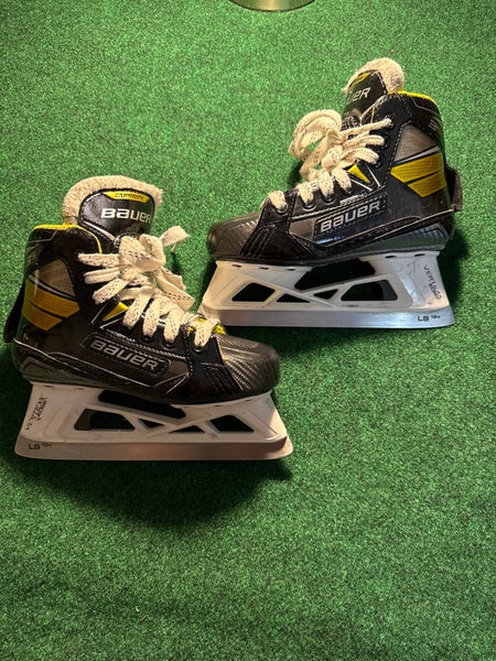 Junior Bauer Supreme 3S Hockey Goalie Skates (Regular) Size 1 (Used)