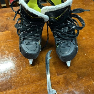 CCM Super Tacks 9370 Hockey Skates Regular Width Size 2 (Used)