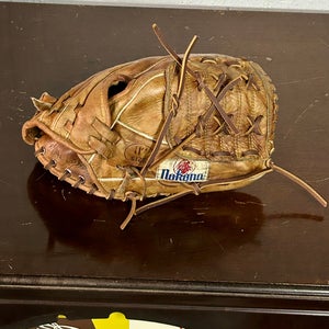 Nokona AMG 100 RH Baseball Glove 11" (Used)