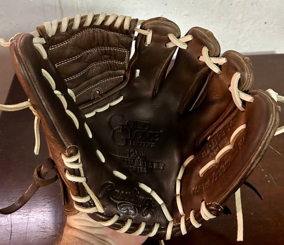 Limited Edition Rawlings gold glove 125th Anniversary RHT