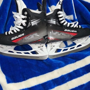 2024 Bauer Vapor Hockey Skates Regular Width 9 (Used)