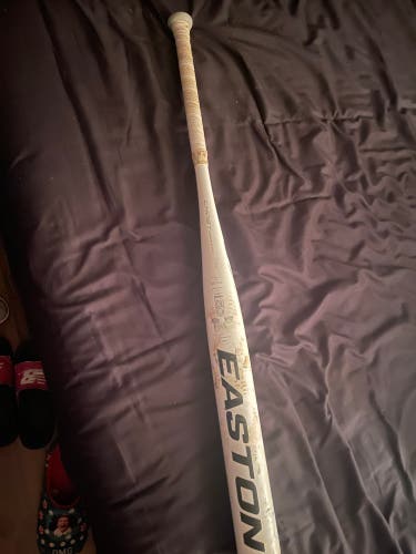 Easton Ghost Unlimited Composite Bat (-11) 22 oz 33" (Used)