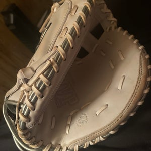 Mizuno Mvp select RH Catcher's Softball Glove 34" (Used)
