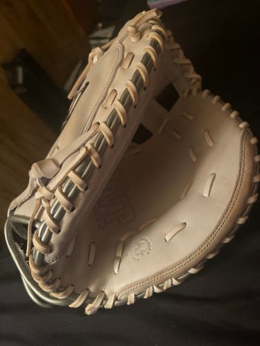 Mizuno Mvp select RH Catcher's Softball Glove 34" (Used)