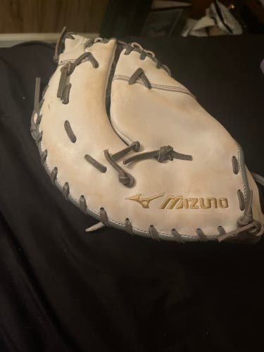 Mizuno RH Softball Glove 13" (Used)