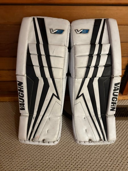 26" Vaughn Velocity V9 Goalie Leg Pads (Used)