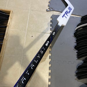 1x New True Catalyst 9X3 Goalie Stick Binnington 25.5”