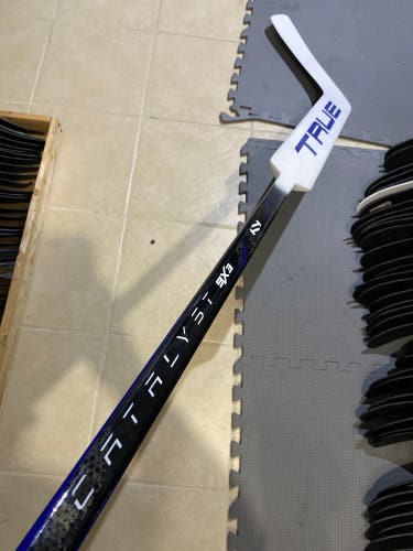 1x New True Catalyst 9X3 Goalie Stick Binnington 25.5”
