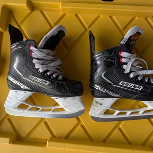 Bauer Vapor X3.5 Hockey Skates Size 1 (Used)