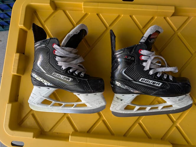 Bauer Vapor X3.5 Hockey Skates Size 1 (Used)