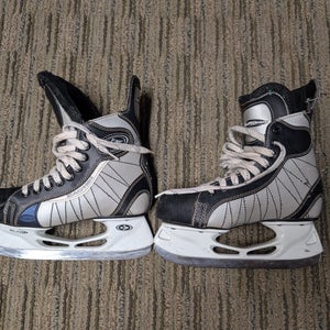 Easton Hockey Skates Size 3 (Used) Typhoon