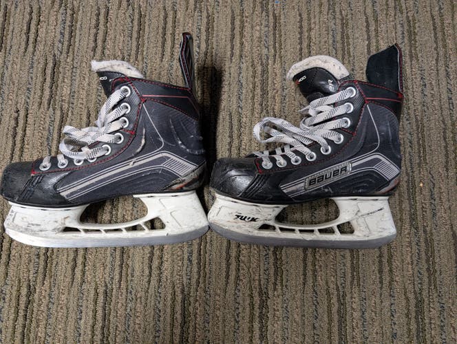 Bauer Vapor X400 Hockey Skates Size 3.5 (Used)