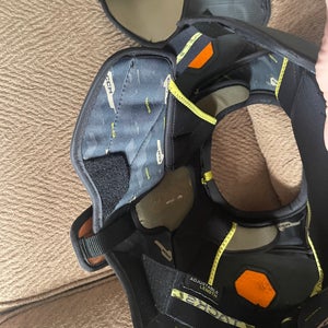 Medium Senior CCM Tacks AS-V Pro Shoulder Pads (Used)
