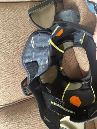 Medium Senior CCM Tacks AS-V Pro Shoulder Pads (Used)