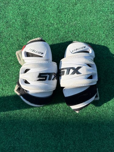 Medium Adult STX Stallion 900 Arm Pads (Used)