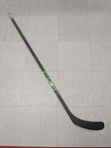 Youth CCM Ribcor YTH Right Handed Hockey Stick, P29 Curve, 30 Flex (New)