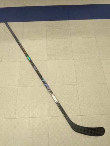 Senior True catalyst 9x3 Right Handed Hockey Stick, T92.5 Curve, Multiple Flexes Available (New)