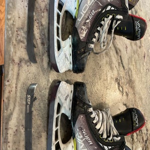 Bauer Vapor Hyperlite Hockey Skates Size 5 (Used)