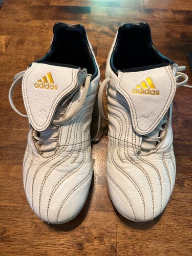 White/Gold Unisex 6Y (Big Kids / Youth) Adidas Copa Kapitan Molded Cleats Cleats (Used)