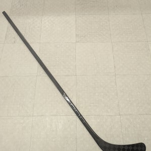Intermediate Bauer Hyperlite 2 Right Handed Hockey Stick, P92 Curve, 65 Flex, Black, S23(New)