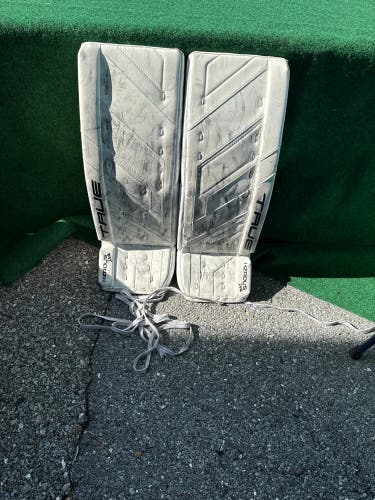 White Intermediate True HZRDUS 7X4 Goalie Leg Pads (Used) | 31”+ 2”