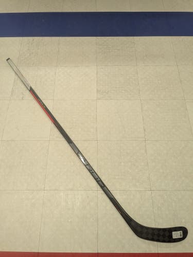 Senior Bauer Vapor Hyperlite Right Handed Hockey Stick, Multiple Variations Available, S21 (New)