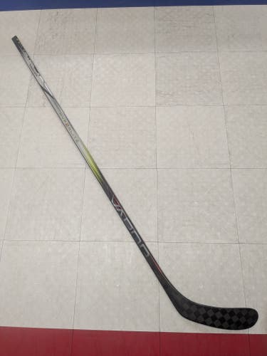 Senior Bauer Vapor Hyperlite 2 Right Handed Hockey Stick, S23 (New)