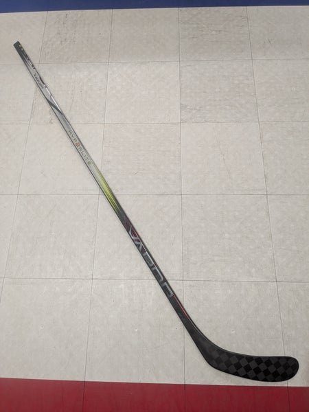 Senior Bauer Vapor Hyperlite 2 Right Handed Hockey Stick, S23 (New)