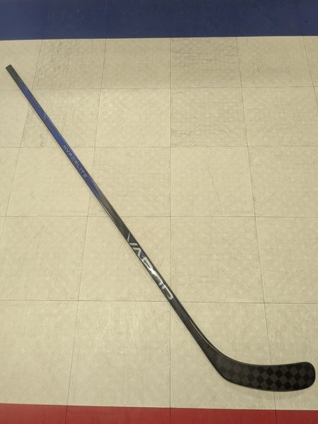Senior Bauer Vapor Hyperlite 2 Right Handed Hockey Stick, BLUE, P92 Curve, 87 Flex, S23 (New)