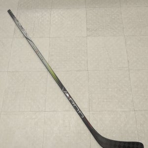 Junior Bauer Vapor Hyperlite 2 Hockey Stick, Right Hand, P88 Curve, 50 Flex, S23 (New)