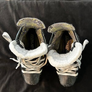 2024 Bauer Supreme M40 Hockey Skates Regular Width Size 2.5 (Used)