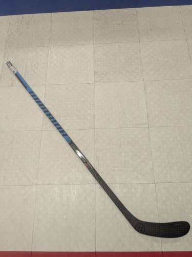 Junior Warrior Covert QR5 20 Right Hand Hockey Stick, W28 curve, 40 flex (New)