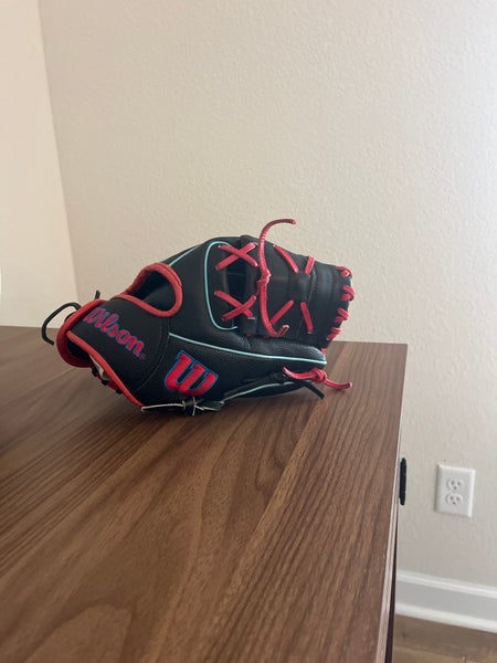 Wilson RH Infield A2000 Baseball Glove 11" (Used)