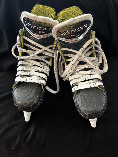 2023 Bauer Vapor X4 Hockey Skates Regular Width Size 2.5 (Used)