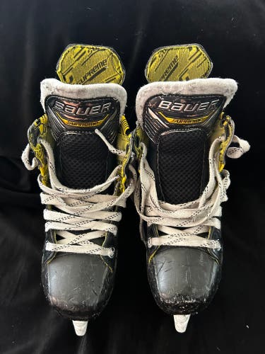 2023 Bauer Supreme M4 Hockey Skates Regular Width Size 2 (Used)