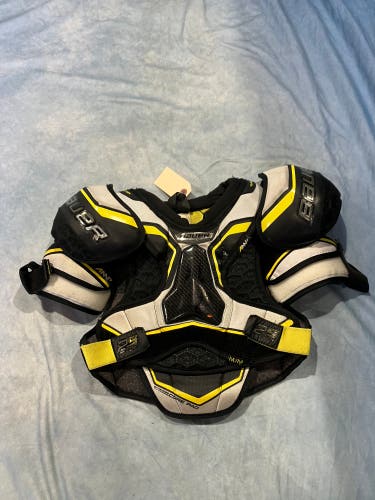 Medium Junior Bauer Supreme 2S Pro Shoulder Pads (Used)